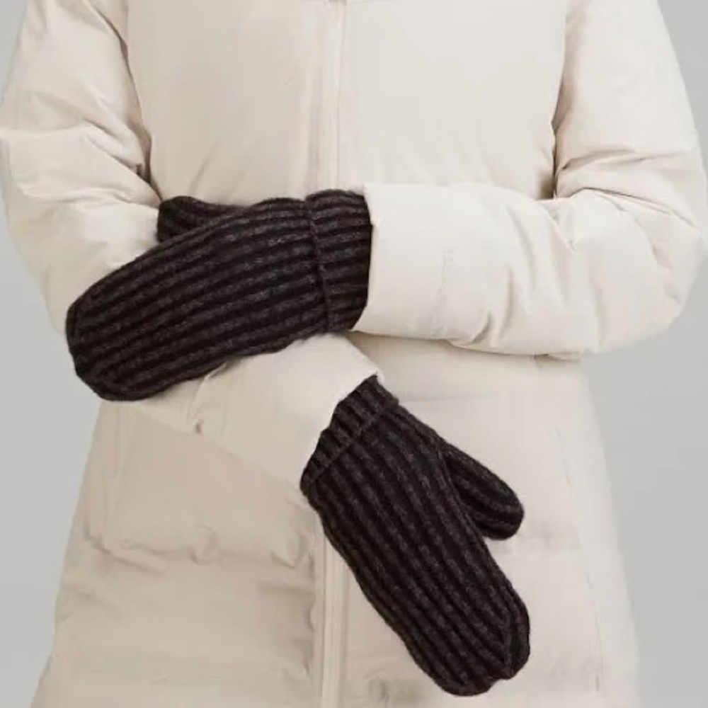 lululemon Women's Textured Fleece-Lined Knit Mittens cassis black/dark XS/S NWT
